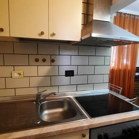 Lovely Appartament B * 티라나